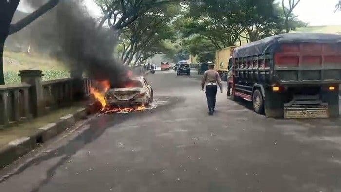 Mobil Mercy Terbakar di Nagreg, Satu Orang Meninggal Dunia