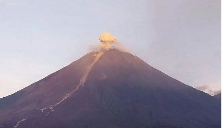 Gunung Semeru alami 23 kali gempa letusan selama enam jam