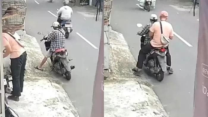 Viral 2 Pria Diduga Tempel Stiker QR Code Mengarah ke Situs Judol