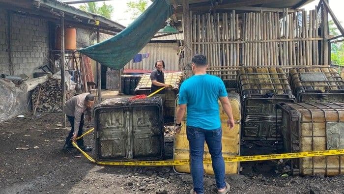 Polisi Bongkar Gudang Penimbunan Solar Subsidi di Serang