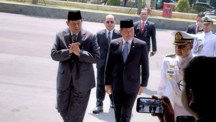 SBY dan JK Melayat ke Persemayaman Juwono Sudarsono di Kemhan