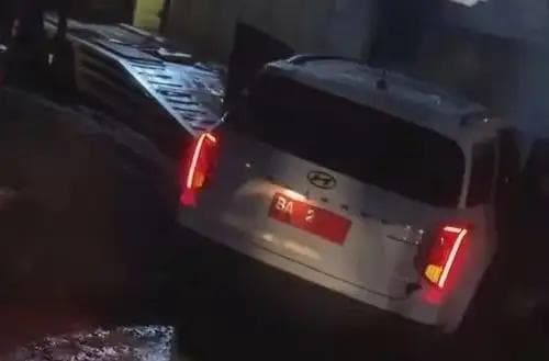 Wagub Sumbar Alami Kecelakaan di Jalur Solok-Padang, Mobil Ringsek Usai Tabrak Truk